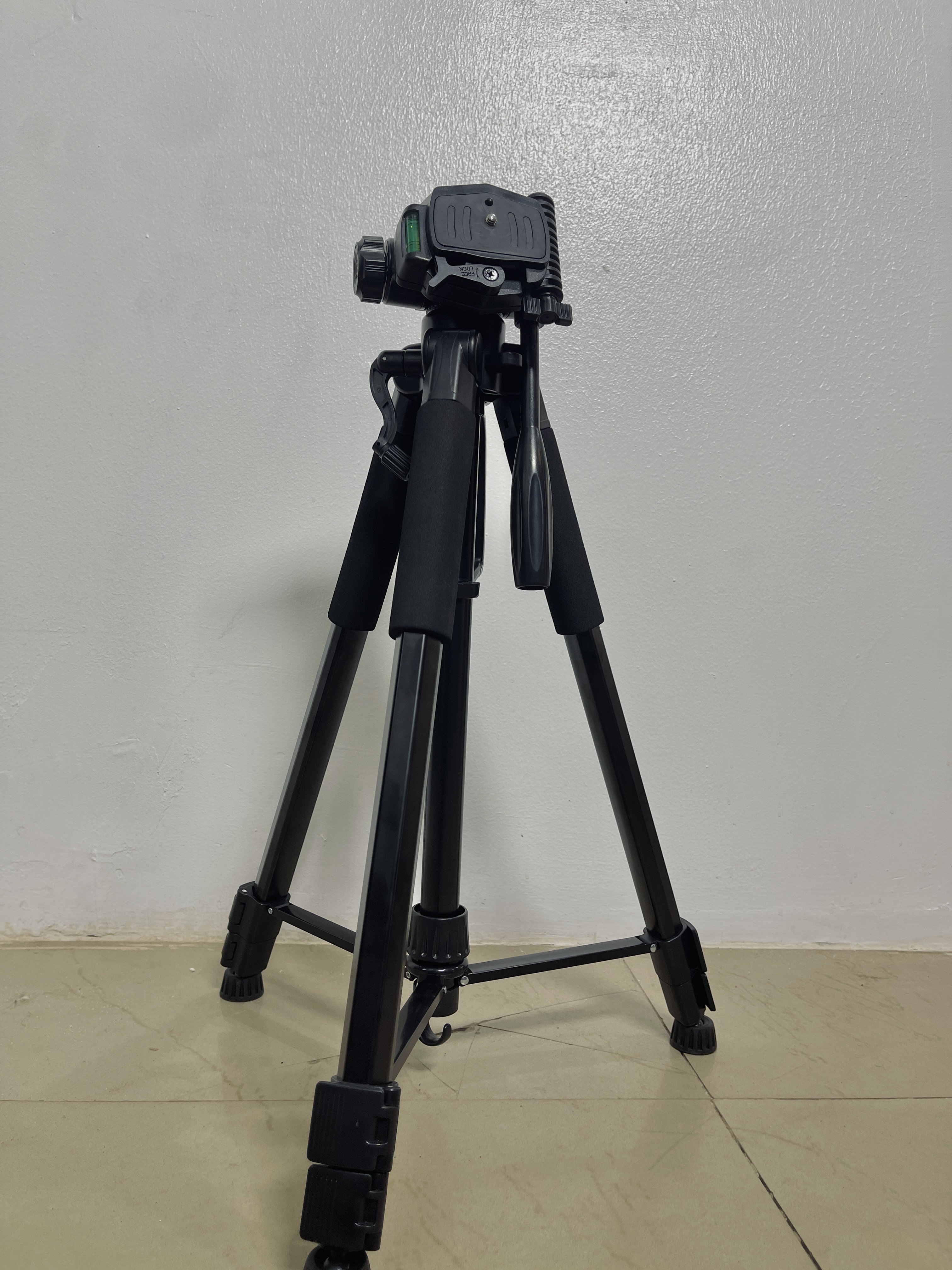 STILL THUGGIN IT varsity Jacket - white